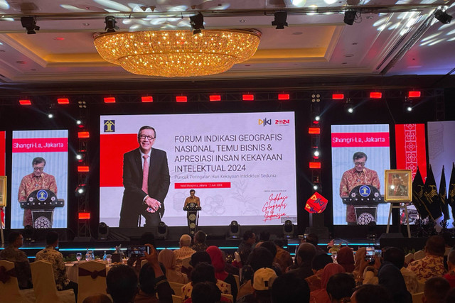 Menkumham Yasonna Laoly Luncurkan Desain Baru Paspor RI, Mulai Edar Agustus 2025