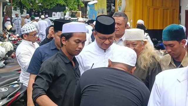 Anies Baswedan Hadiri Pernikahan Putri Habib Rizieq di Petamburan