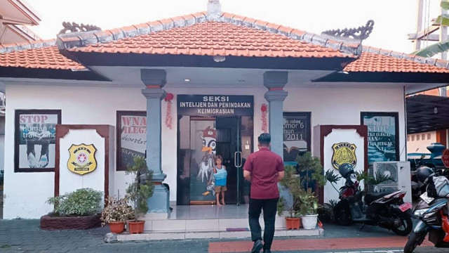 Kocong, Bocah di Ubud Keluyuran Tanpa Baju-Bawa Sabit, Dipaksa Pulang ke Ukraina
