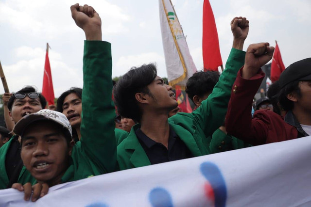 Habiburokhman Dilempari Massa Demo : Ngapain Pakai Tameng Woy?