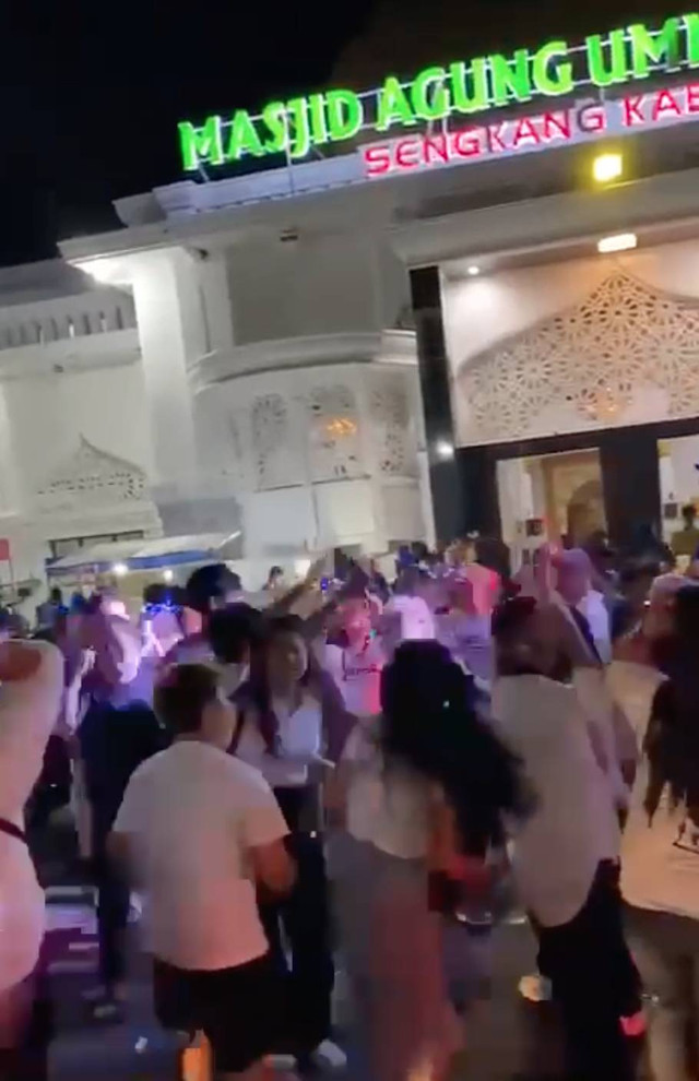 Heboh Video Dugem di Depan Masjid Agung di Wajo