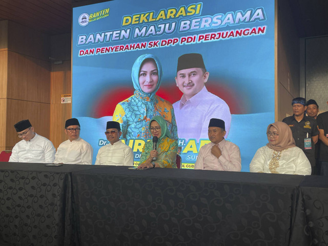 Airin Berbaju Motif Merah di Markas PDIP, Siap Terima Rekomendasi dari Megawati