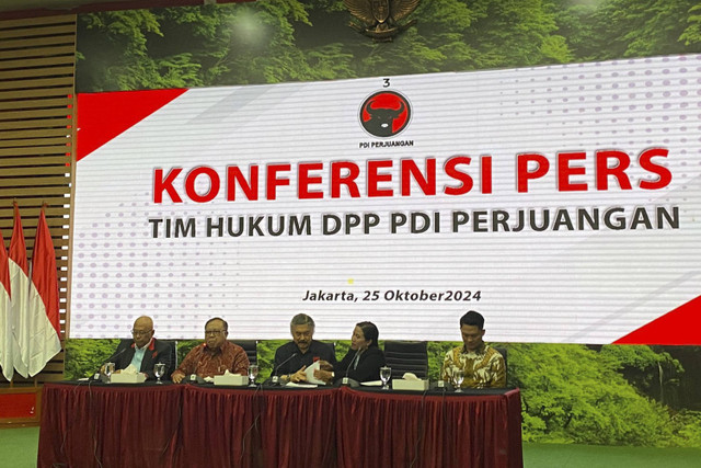 Tim Hukum PDIP: Prabowo Yes, Gibran No