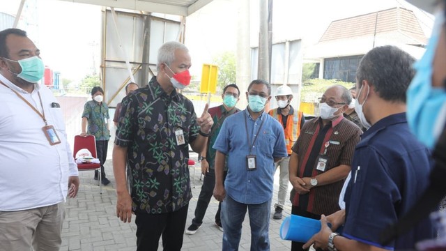 Ganjar Pranowo Sidak ke Pemasok Usai Pengiriman Minyak Goreng Molor