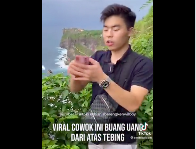 Buktikan Dirinya 'Sultan', Influencer Ini Buang Segepok 100 Ribuan ke Jurang