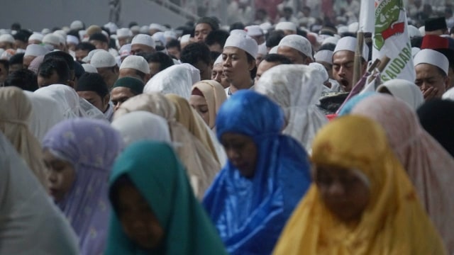 PKS Bicara Ramai soal Saf Salat Ada yang Bercampur di Kampanye Prabowo