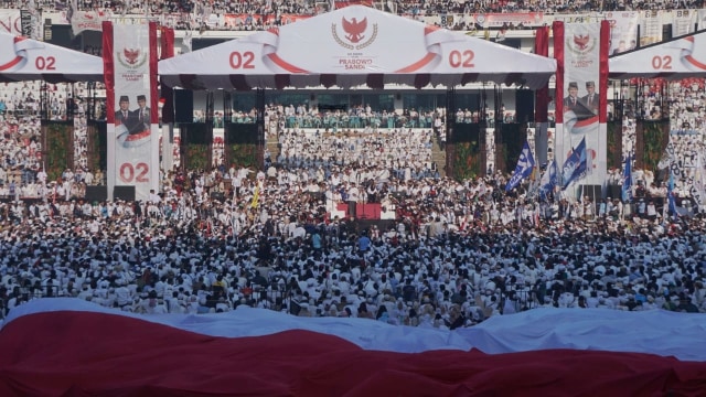 Foto: Lautan Massa Prabowo-Sandi Putihkan GBK