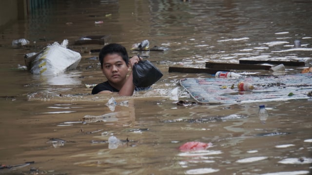 Foto: Jakarta Terendam Banjir Kiriman dari Bogor