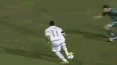 gif kejadian lucu sepakbola