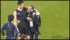 gif kejadian lucu sepakbola