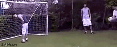 gif kejadian lucu sepakbola