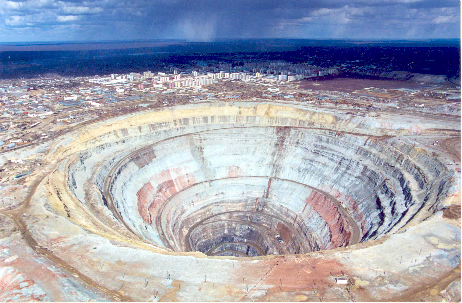 pict-10-lubang-bumi-terbesar-di-seluruh-dunia