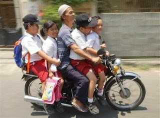 SEKOLAH JALAN KAKI DI NEGERI JEPANG