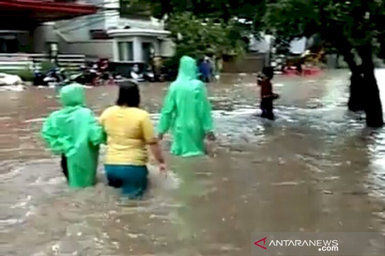Banjir Landa Petamburan Jakarta Pusat 