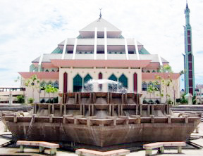 Keren! Batam Punya Masjid &#039;Piramida&#039;