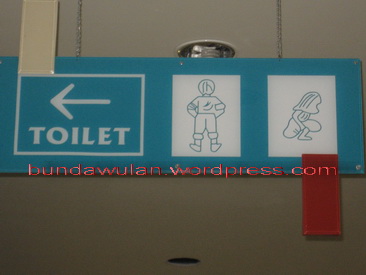 Lambang Toilet yang Creative dan Lucu Dari Berbagai Negara