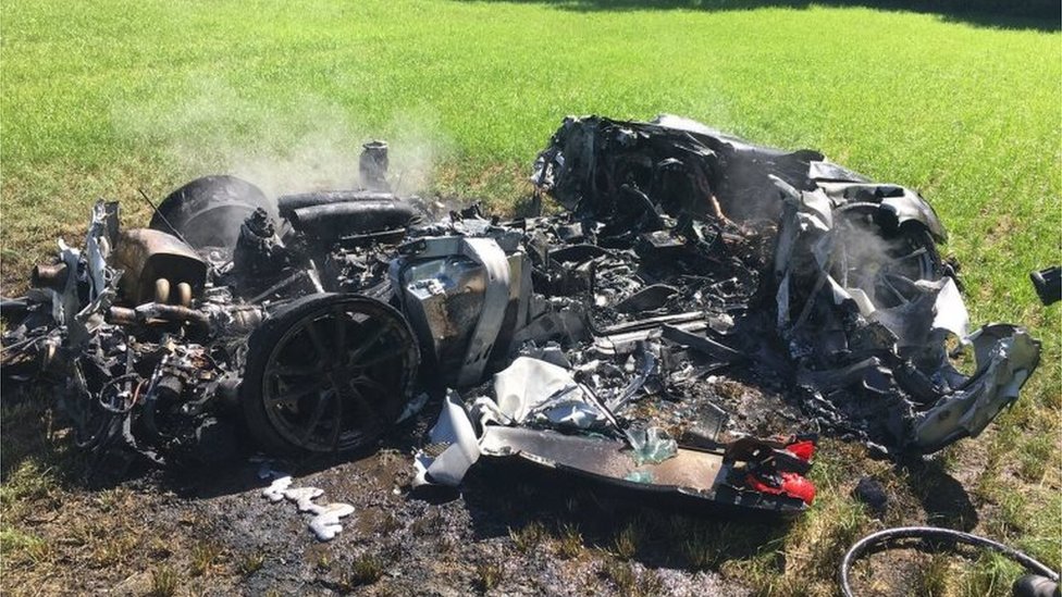 Ferrari Hancur dalam Kecelakaan, Satu Jam Setelah Dibeli
