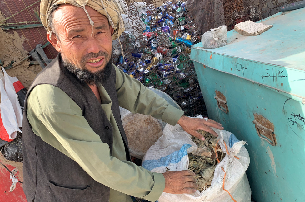 Sisa Roti Basi Buat Rakyat Afghanistan Bertahan Hidup di Bawah Taliban