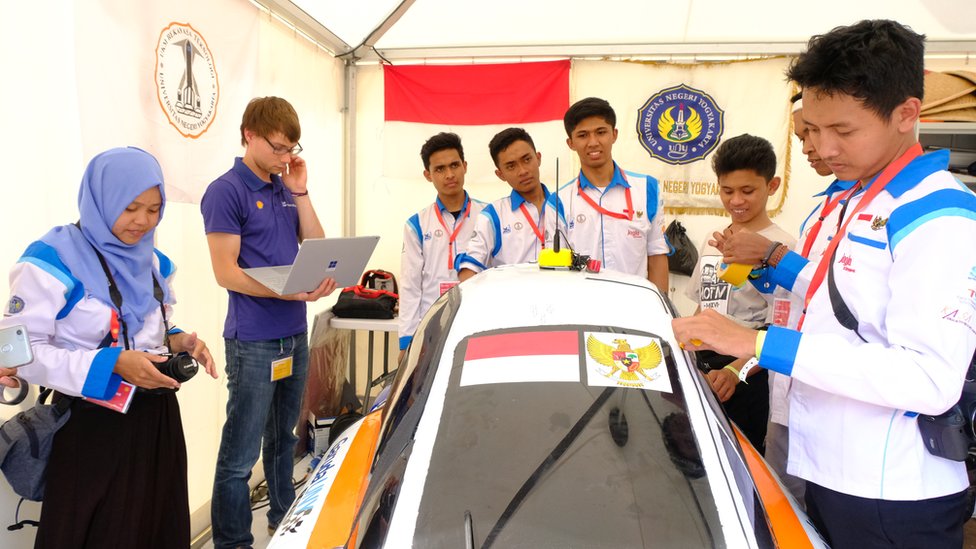 Mahasiswa RI Juara Dunia Teknologi Mobil Bahan Bakar Sampah Plastik