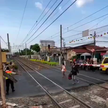 https://c.kaskus.id/media/videos/thumbnail/8e0nr_thumbnail.jpg
