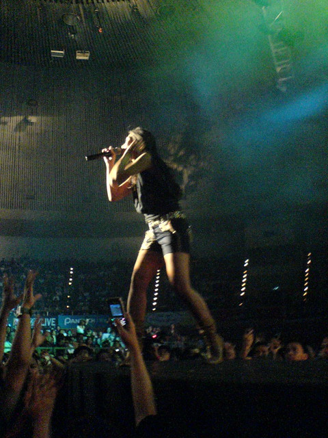 FANS AGNEZMO MURKA KEPADA RAISA