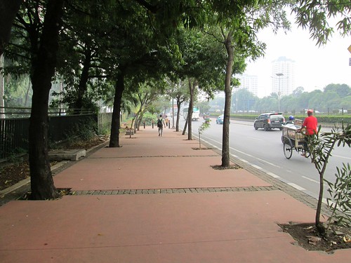 Trotoar Jalan Panatyudha Kota Bandung Amblas