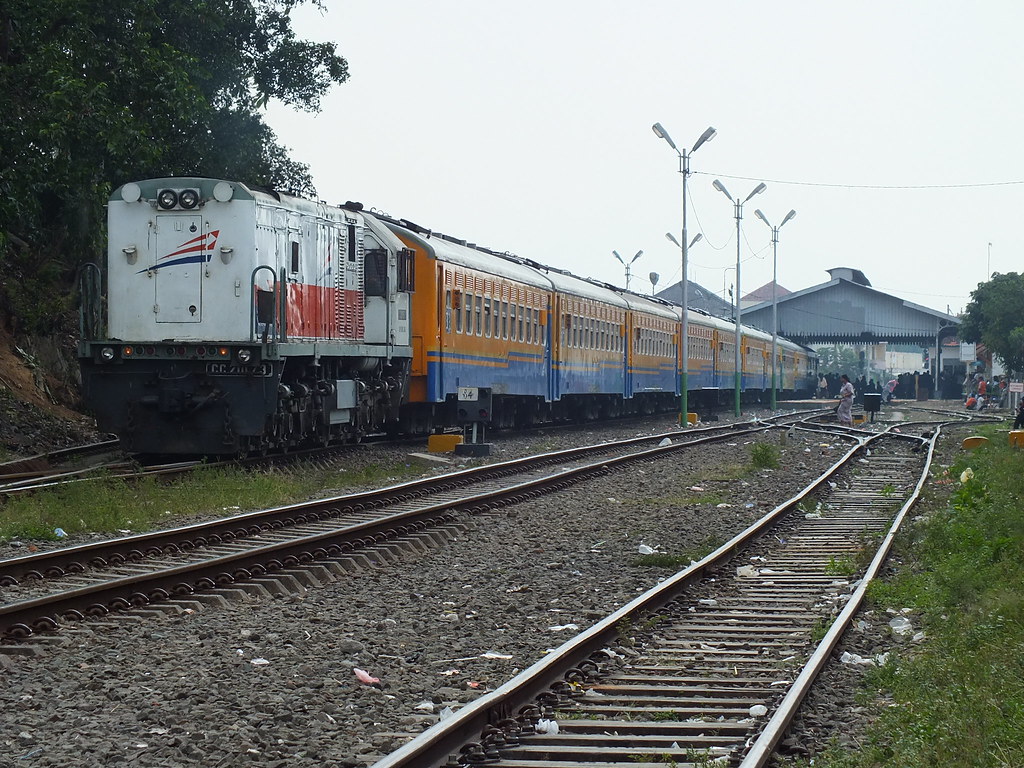 Mengenal Kereta-Kereta Komuter di Indonesia