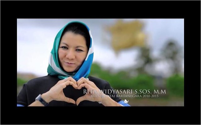 Rita, Bupati Cantik yang Hobi Koleksi Tas Mewah