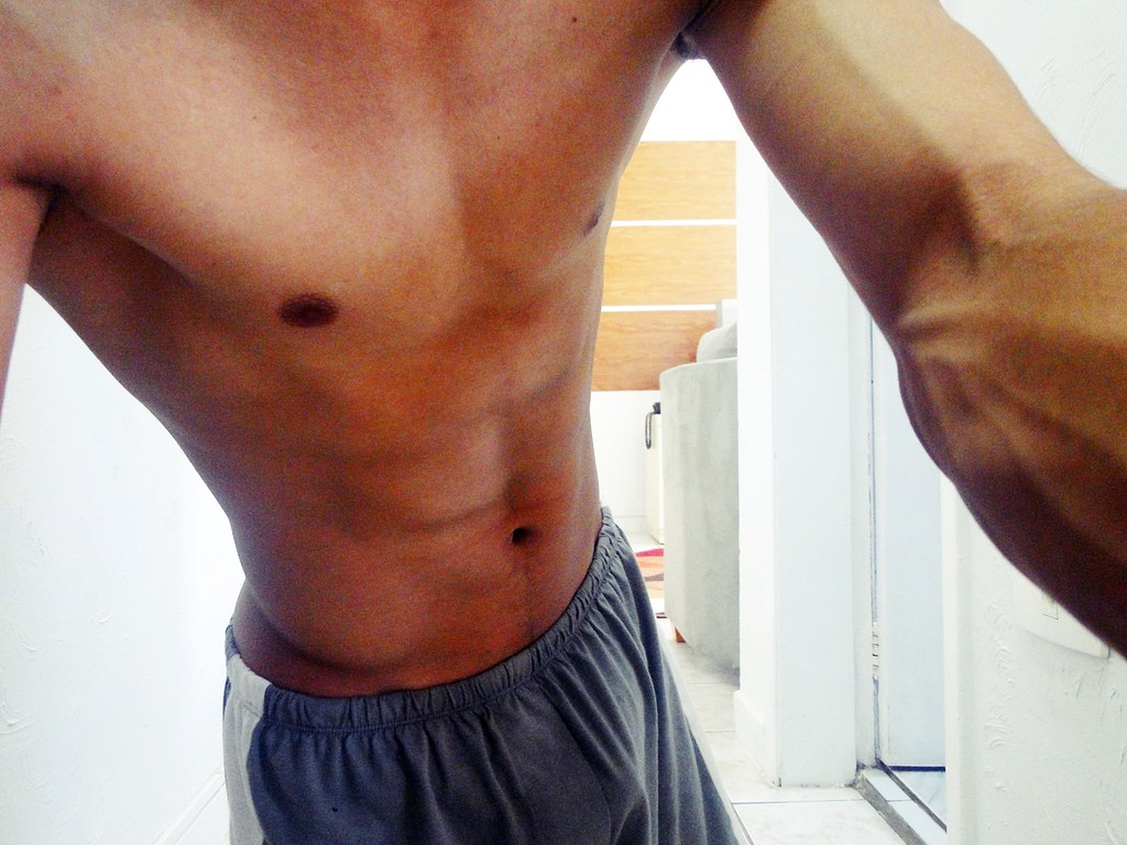 Pengen punya badan sixpack dalam sebulan bleeh ??? Sini masuk ane ajarin bleeh...