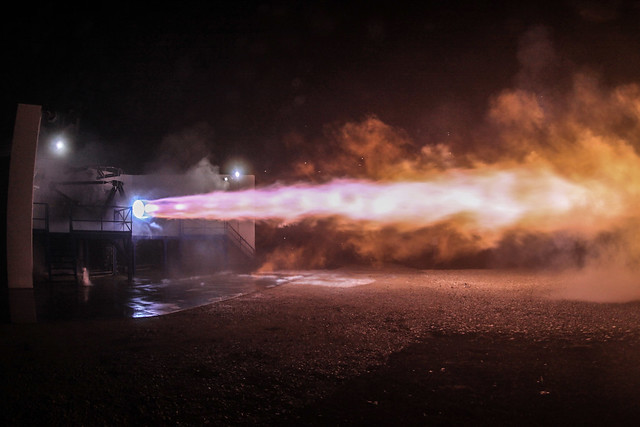 Pesawat Luar Angkasa SpaceX terbaru - Sampai ke Saturnus!