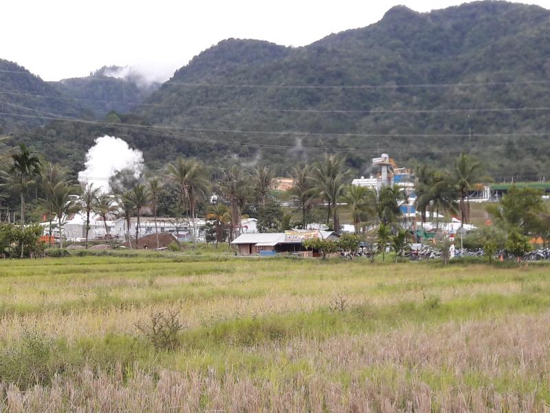 Inilah Rasanya Naik Pesawat dari BANDARA SILANGIT, Kampung Halamanku