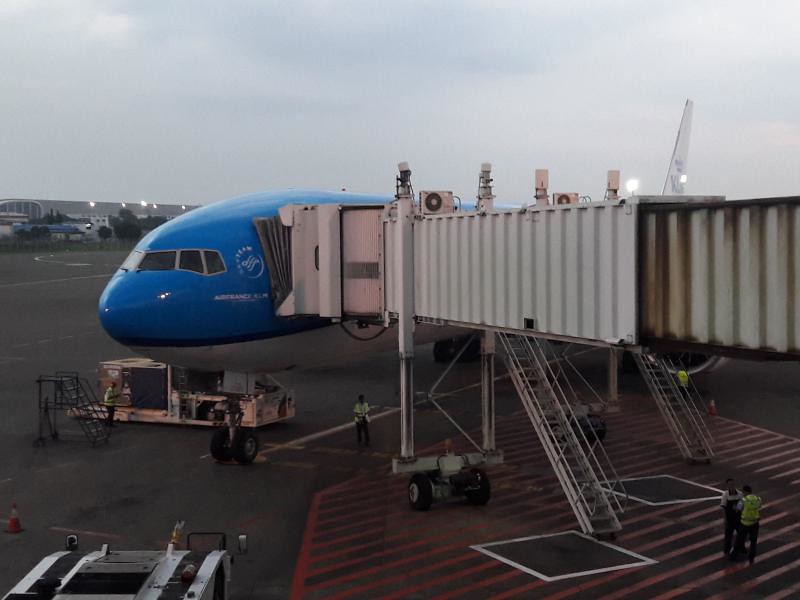 Pengalaman Pertama Naik Maskapai Belanda (KLM), Pesawat Gede Boeing 777-300ER