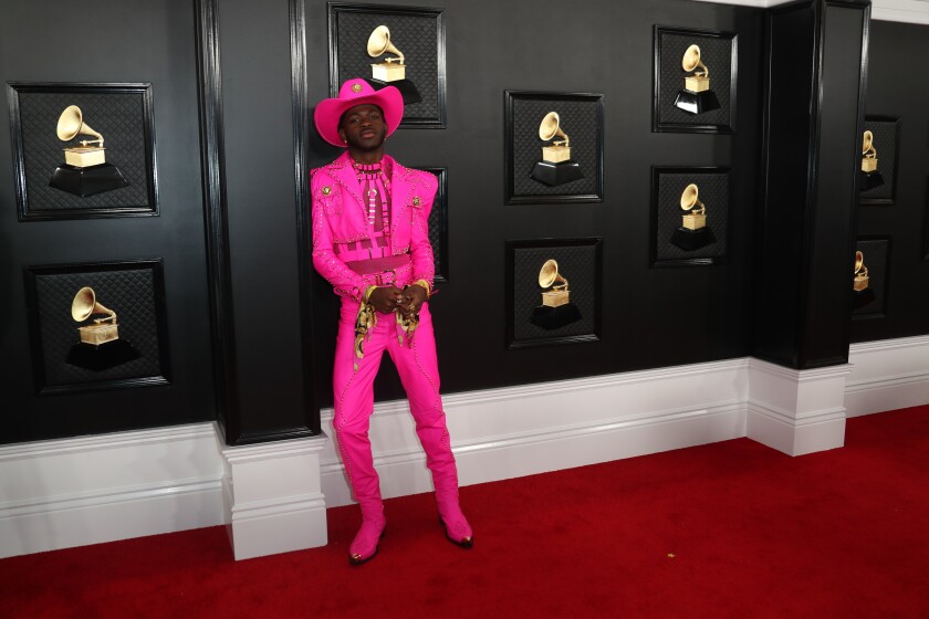 Busana Nyleneh di Grammy Awards 2020