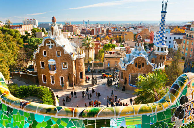 Park Guell, Taman Negeri Fantasi yang Unik di Spanyol