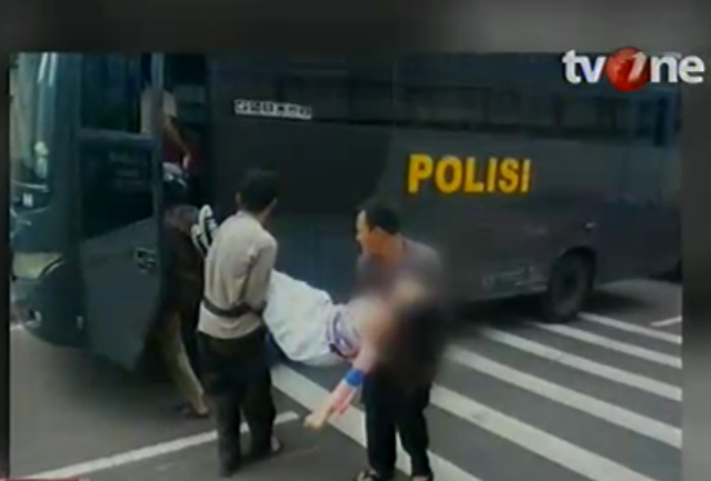 KORBAN TABRAK LARI BUS POLISI SEORANG SISWI MENINGGAL