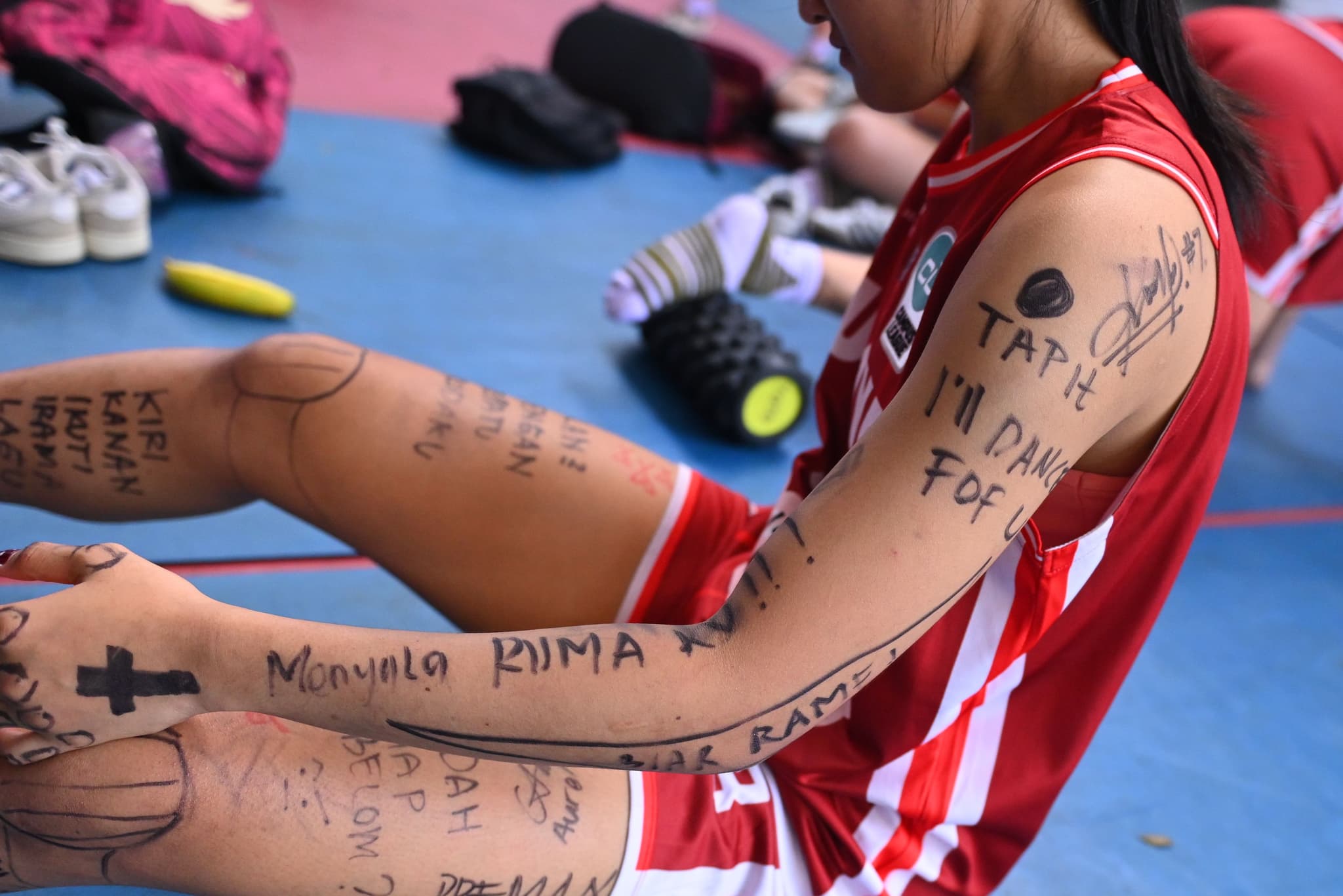 Ritual Coret-Coret Warnai Perjalanan Ubaya Putri