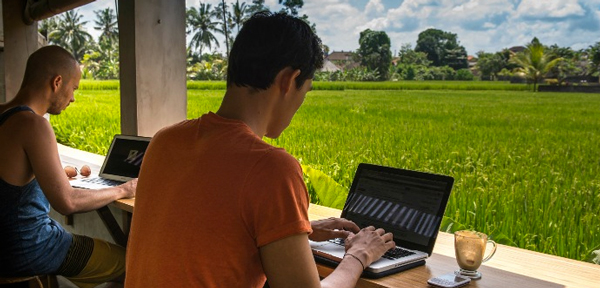 Tutorial Menjadi Remote Worker Yang Buruk Seperti Aku