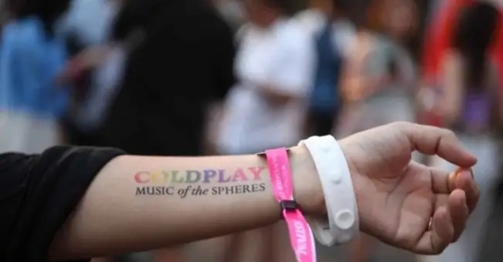 Hanya 77 Persen Penonton Konser Coldplay di Jakarta yang Kembalikan Gelang Xyloband