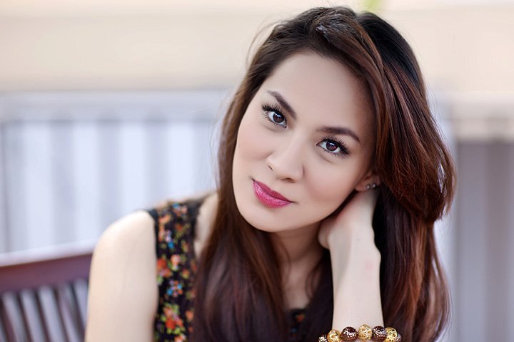 menurut-agan-siapa-daftar-10-pembaca-ini-yang-paling-cantik