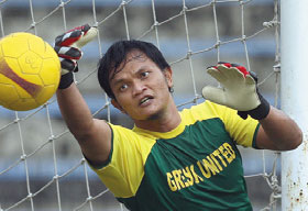 10 Kiper Legenda Terbaik Indonesia