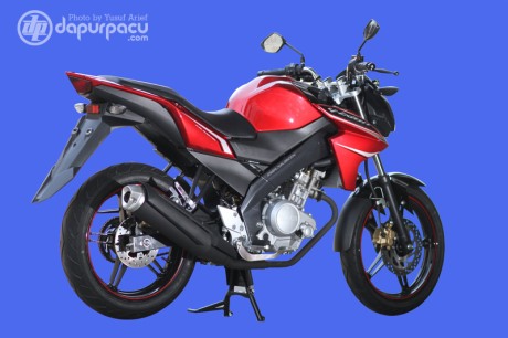 CB150R vs NEW V-IXION