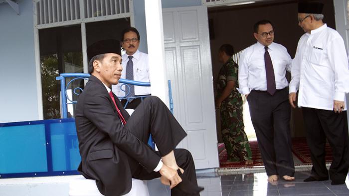 jokowi-shalat-jumat-di-masjid-lanud-sim