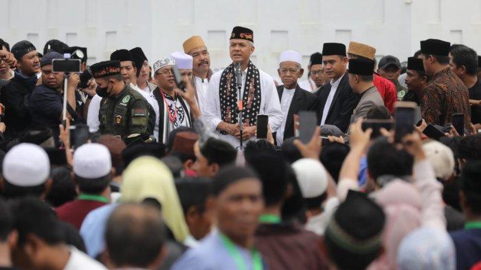 Ganjar Safari Politik ke Masjid Agung Banten, Bawaslu: Tolong, Punya Etika!