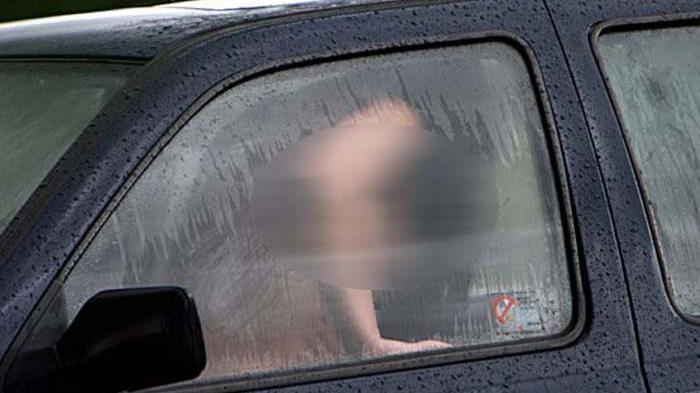 &#91;TRUE STORY&#93; Polisi buka Mobil Bergoyang2. Setelah Dibuka, Teman Seprofesi Sendiri