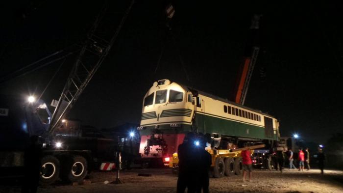 Lokomotif CC20015 dan DD5512 di pindah ke Museum Kereta Api Ambarawa