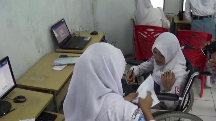 UN Sambil Menahan Sakit karena Kanker