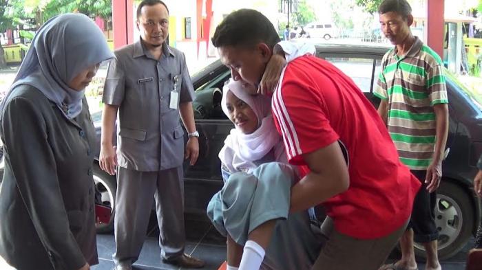 UN Sambil Menahan Sakit karena Kanker