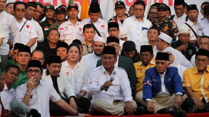 Aburizal Bakrie: Yang Bilang KMP Bubar Siapa?