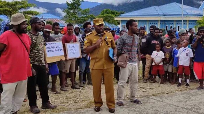 Buronan KPK Bupati Mamberamo Tengah Muncul Saat Aksi Demo Tolak DOB Papua