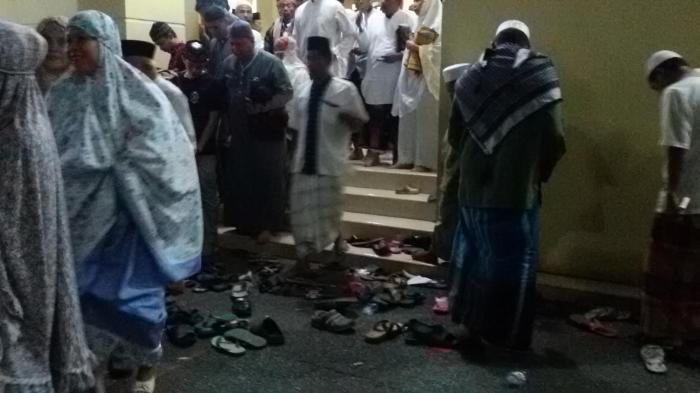 usai-tarawih-sejumlah-jamaah-masjid-almarkaz-maros-kehilangan-sandal